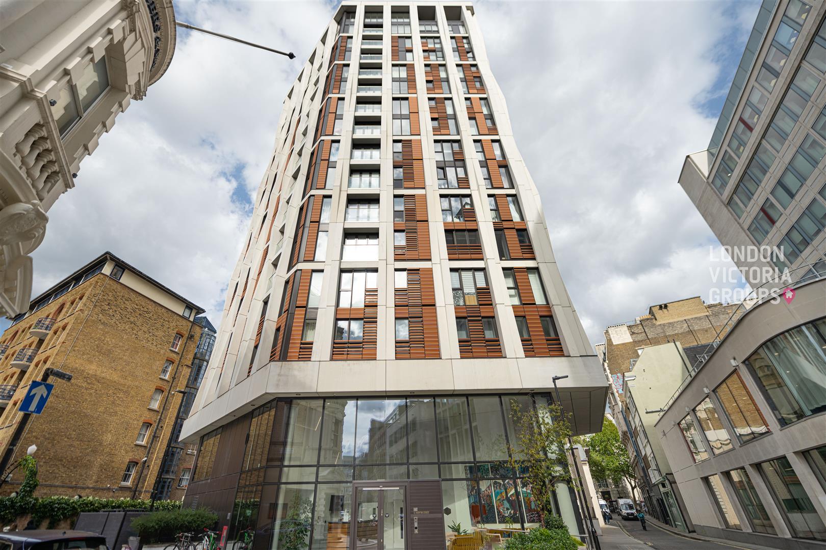 2 bed property in Hexagon Apartments, 33 Newton Street, London